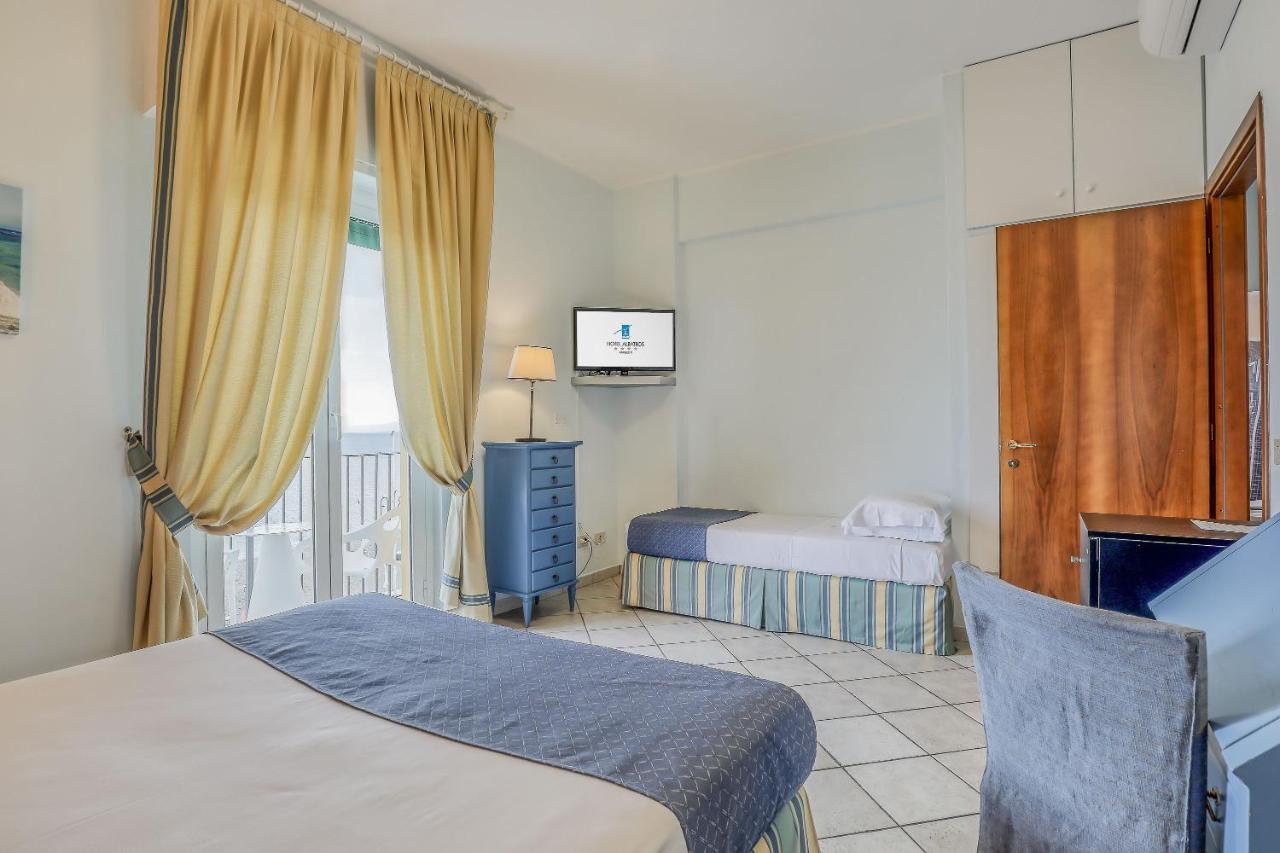 Hotel Albatros Varigotti Kültér fotó